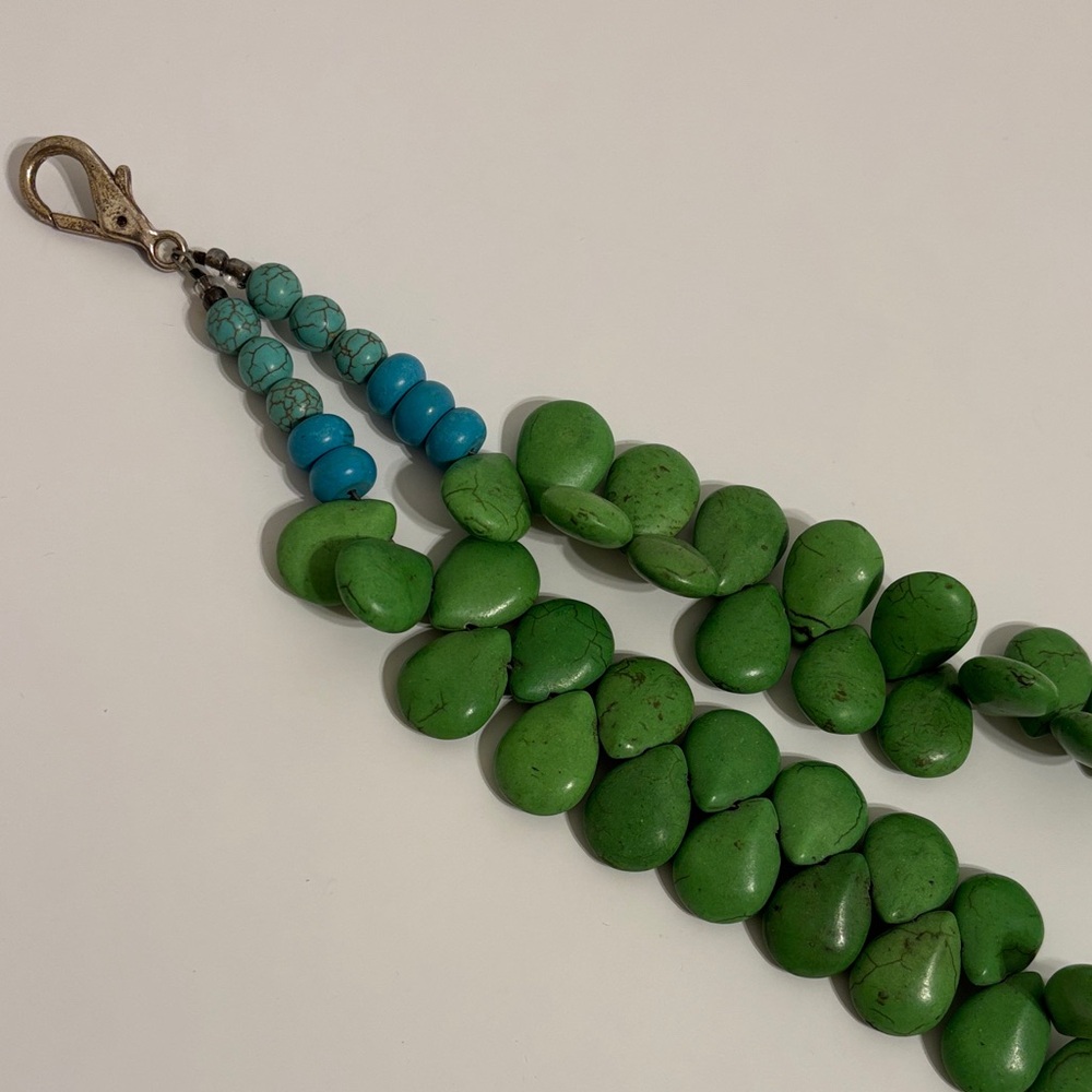 Gorgeous Chunky Turquoise and Green Beaded Necklace - Picture 4 of 4